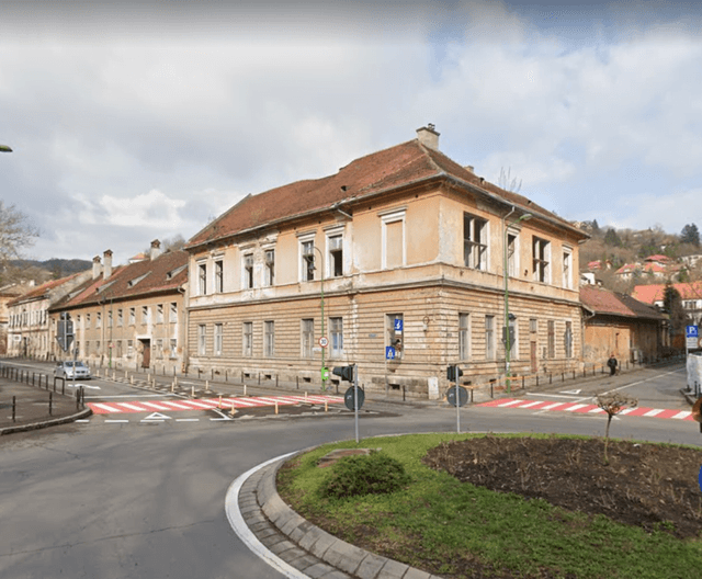  Disputa Continuă: Viitor Incert pentru Vechiul Spital Dermato din Brașov, O Ruină Periculoasă pentru Comunitate