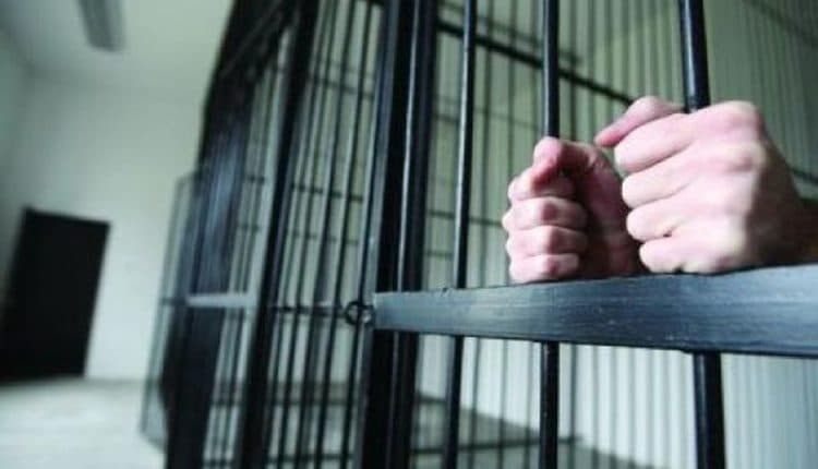 Prins în flagrant, un bărbat conducea fără permis și influențat de alcool, acum reținut pentru furt