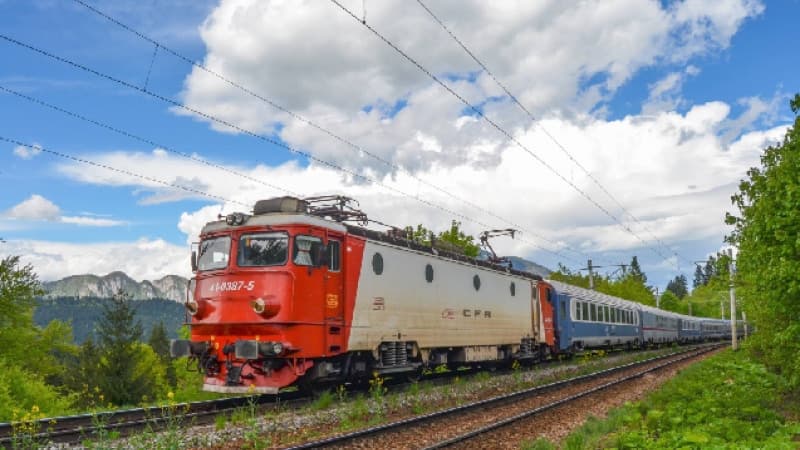 Defecțiune la Locmotiva Trenului Brașov-Constanța; CFR a Lăsat Pasagerii În Caniculă Două Ore
