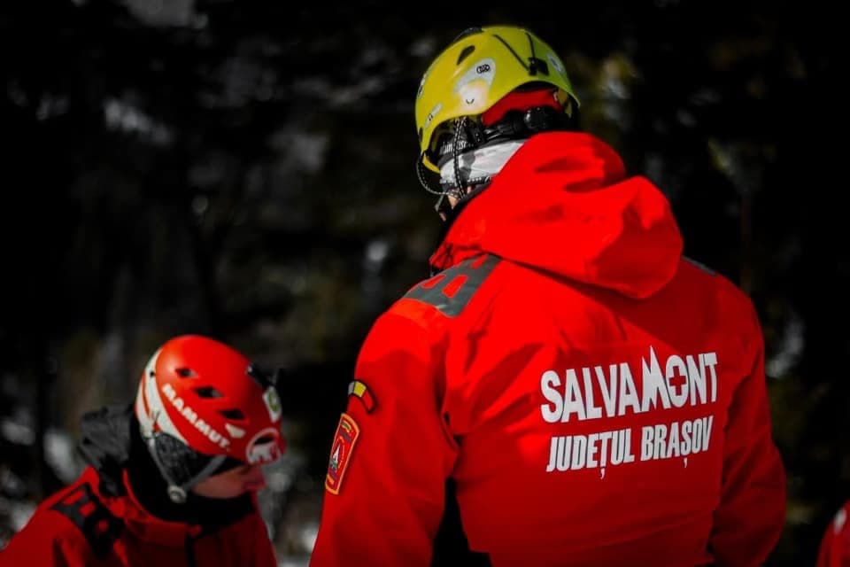 Salvamontiștii salvează opt persoane, confirmat un deces