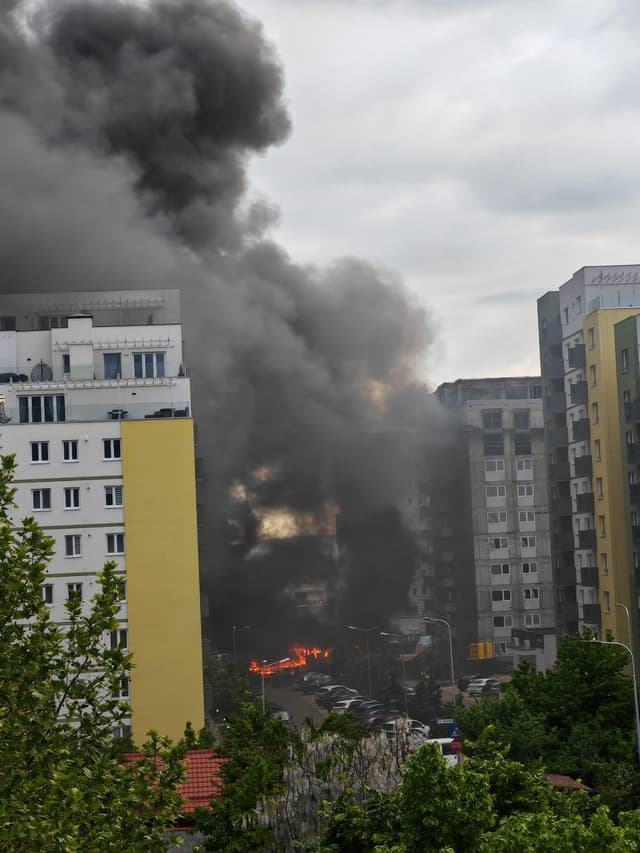  Incendiu major în Cartierul Tractorul, cu evacuări masive de fum la un ansamblu rezidențial