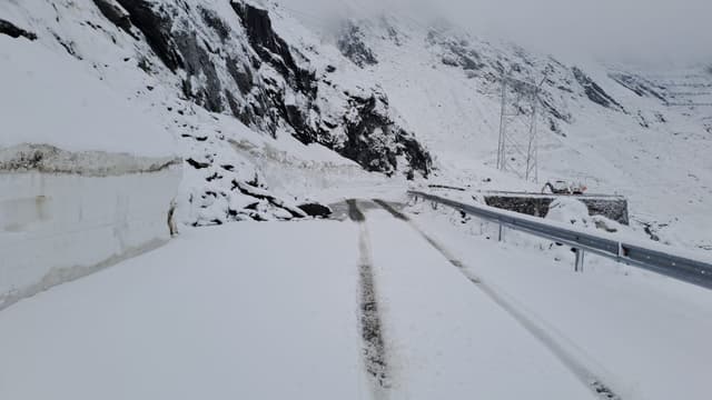  FOTO: Transfăgărășanul, Înzăpezit: Așternut de 10 cm de Zăpadă în Munții Făgăraș