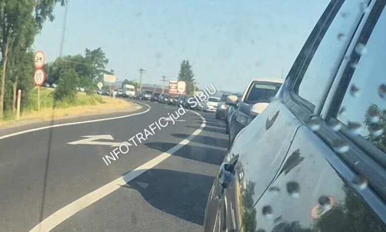 Două Persoane Rănite și Circulație Oprită