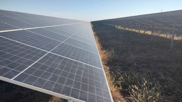  parc fotovoltaic de 23 MW și stocare în Teleorman, sprijinit de PNRR pentru un viitor verde.